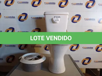 LOTE 179 - 01 VASO SANITÁRIO COM CAIXA ACOPLADA E 01 EXAUSTOR. (NO ESTADO) ATENÇÃO! FAZER A VISITAÇÃO ANTES DE ARREMATAR, NÃO SABEMOS SE FUNCIONA. LEILÃO NÃO TEM GARANTIA E NEM DEVOLUÇÃO, SUJEITO A POSSÍVEIS AVARIAS VISÍVEIS/OCULTAS E/OU AUSÊNCIA DE COMPONENTES.