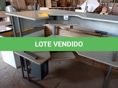 LOTE 442 - 02 MESAS DE CANTO EM MADEIRA (NO ESTADO) ATENÇÃO! FAZER A VISITAÇÃO ANTES DE ARREMATAR, NÃO SABEMOS SE FUNCIONA. LEILÃO NÃO TEM GARANTIA E NEM DEVOLUÇÃO, SUJEITO A POSSÍVEIS AVARIAS VISÍVEIS/OCULTAS E/OU AUSÊNCIA DE COMPONENTES.