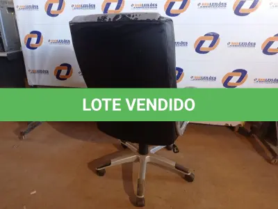 LOTE 294 - 01 CADEIRA PARA ESCRITÓRIO COM BASE GIRATÓRIA. (NO ESTADO) ATENÇÃO! FAZER A VISITAÇÃO ANTES DE ARREMATAR, NÃO SABEMOS SE FUNCIONA. LEILÃO NÃO TEM GARANTIA E NEM DEVOLUÇÃO, SUJEITO A POSSÍVEIS AVARIAS VISÍVEIS/OCULTAS E/OU AUSÊNCIA DE COMPONENTES.