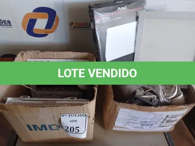 LOTE 205 - 01 LOTE COM VÁRIAS LUMINÁRIAS, 01 LOTE COM VÁRIAS CÂMERAS DE SEGURANÇA.  (NO ESTADO) ATENÇÃO! FAZER A VISITAÇÃO ANTES DE ARREMATAR, NÃO SABEMOS SE FUNCIONA. LEILÃO NÃO TEM GARANTIA E NEM DEVOLUÇÃO, SUJEITO A POSSÍVEIS AVARIAS VISÍVEIS/OCULTAS E/OU AUSÊNCIA DE COMPONENTES.