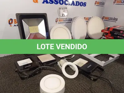LOTE 196 - 01 LOTE COM VÁRIAS LUMINÁRIAS DE DIVERSOS MODELOS. (NO ESTADO) ATENÇÃO! FAZER A VISITAÇÃO ANTES DE ARREMATAR, NÃO SABEMOS SE FUNCIONA. LEILÃO NÃO TEM GARANTIA E NEM DEVOLUÇÃO, SUJEITO A POSSÍVEIS AVARIAS VISÍVEIS/OCULTAS E/OU AUSÊNCIA DE COMPONENTES.