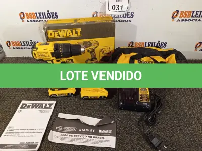 LOTE 031 - 01 PARAFUSADEIRA FURADEIRA 20V MAX BIVOLT – DEWALT NOVO. (NO ESTADO)