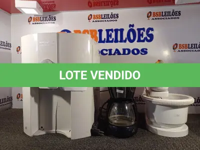 LOTE 040 - 01 PURIFICADOR DE ÁGUA MASTER FRIO, 01 CAFETEIRA E 01 BATEDEIRA COM AVARIAS. (NO ESTADO) ATENÇÃO! FAZER A VISITAÇÃO ANTES DE ARREMATAR, NÃO SABEMOS SE FUNCIONA. LEILÃO NÃO TEM GARANTIA E NEM DEVOLUÇÃO, SUJEITO A POSSÍVEIS AVARIAS VISÍVEIS/OCULTAS E/OU AUSÊNCIA DE COMPONENTES.