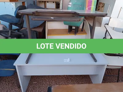 LOTE 313 - 02 MESAS PARA ESCRITÓRIO. (NO ESTADO) ATENÇÃO! FAZER A VISITAÇÃO ANTES DE ARREMATAR, NÃO SABEMOS SE FUNCIONA. LEILÃO NÃO TEM GARANTIA E NEM DEVOLUÇÃO, SUJEITO A POSSÍVEIS AVARIAS VISÍVEIS/OCULTAS E/OU AUSÊNCIA DE COMPONENTES.