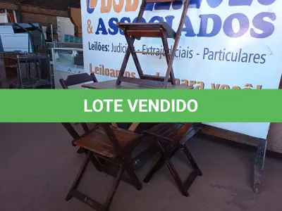 LOTE 270 - 01 MESA COM 04 CADEIRAS COM AVARIAS EM MADEIRA DOBRÁVEL. (NO ESTADO) ATENÇÃO! FAZER A VISITAÇÃO ANTES DE ARREMATAR, NÃO SABEMOS SE FUNCIONA. LEILÃO NÃO TEM GARANTIA E NEM DEVOLUÇÃO, SUJEITO A POSSÍVEIS AVARIAS VISÍVEIS/OCULTAS E/OU AUSÊNCIA DE COMPONENTES.