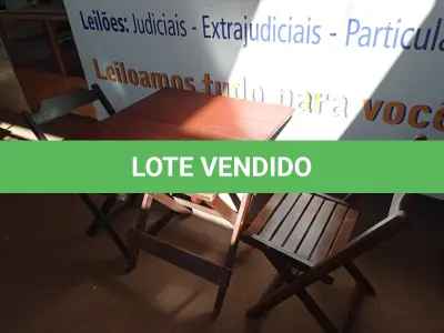 LOTE 130 - 01 MESA EM MADEIRA COM 02 CADEIRAS DOBRÁVEL COM AVARIAS. (NO ESTADO) ATENÇÃO! FAZER A VISITAÇÃO ANTES DE ARREMATAR, NÃO SABEMOS SE FUNCIONA. LEILÃO NÃO TEM GARANTIA E NEM DEVOLUÇÃO, SUJEITO A POSSÍVEIS AVARIAS VISÍVEIS/OCULTAS E/OU AUSÊNCIA DE COMPONENTES.