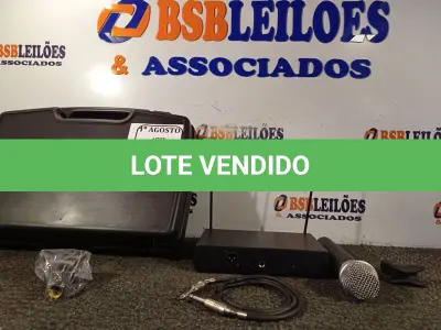 LOTE 197 - 01 MALETA COM 01 TRANSMISSOR E 01 MICROFONES SEM FIO. (NO ESTADO) ATENÇÃO! FAZER A VISITAÇÃO ANTES DE ARREMATAR, NÃO SABEMOS SE FUNCIONA. LEILÃO NÃO TEM GARANTIA E NEM DEVOLUÇÃO, SUJEITO A POSSÍVEIS AVARIAS VISÍVEIS/OCULTAS E/OU AUSÊNCIA DE COMPONENTES.
