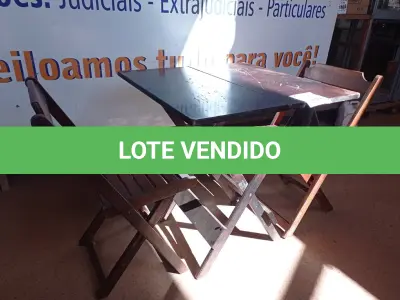 LOTE 230 - 01 MESA EM MADEIRA COM 02 CADEIRAS DOBRÁVEL COM AVARIAS. (NO ESTADO) ATENÇÃO! FAZER A VISITAÇÃO ANTES DE ARREMATAR, NÃO SABEMOS SE FUNCIONA. LEILÃO NÃO TEM GARANTIA E NEM DEVOLUÇÃO, SUJEITO A POSSÍVEIS AVARIAS VISÍVEIS/OCULTAS E/OU AUSÊNCIA DE COMPONENTES.