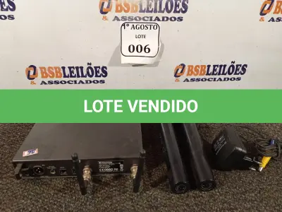 LOTE 006 - 01 RECEIVER COM FONTE E 02 MICROFONES. (NO ESTADO) ATENÇÃO! FAZER A VISITAÇÃO ANTES DE ARREMATAR, NÃO SABEMOS SE FUNCIONA. LEILÃO NÃO TEM GARANTIA E NEM DEVOLUÇÃO, SUJEITO A POSSÍVEIS AVARIAS VISÍVEIS/OCULTAS E/OU AUSÊNCIA DE COMPONENTES.