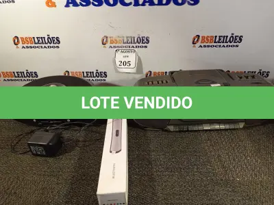 LOTE 205 - 03 APARELHOS DE SOM DIVERSOS (NO ESTADO) ATENÇÃO! FAZER A VISITAÇÃO ANTES DE ARREMATAR, NÃO SABEMOS SE FUNCIONA. LEILÃO NÃO TEM GARANTIA E NEM DEVOLUÇÃO, SUJEITO A POSSÍVEIS AVARIAS VISÍVEIS/OCULTAS E/OU AUSÊNCIA DE COMPONENTES.