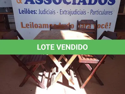 LOTE 050 - 01 MESA COM 04 CADEIRAS COM AVARIAS EM MADEIRA DOBRÁVEL. (NO ESTADO) ATENÇÃO! FAZER A VISITAÇÃO ANTES DE ARREMATAR, NÃO SABEMOS SE FUNCIONA. LEILÃO NÃO TEM GARANTIA E NEM DEVOLUÇÃO, SUJEITO A POSSÍVEIS AVARIAS VISÍVEIS/OCULTAS E/OU AUSÊNCIA DE COMPONENTES.