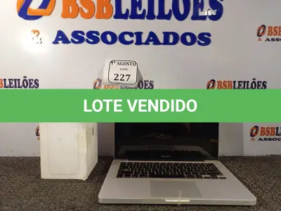 LOTE 227 - 01 MACBOOK E 01 ROTEADOR. (NO ESTADO) ATENÇÃO! FAZER A VISITAÇÃO ANTES DE ARREMATAR, NÃO SABEMOS SE FUNCIONA. LEILÃO NÃO TEM GARANTIA E NEM DEVOLUÇÃO, SUJEITO A POSSÍVEIS AVARIAS VISÍVEIS/OCULTAS E/OU AUSÊNCIA DE COMPONENTES.