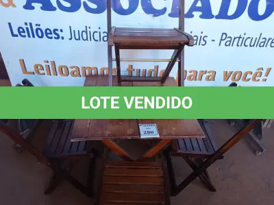 LOTE 280 - 01 MESA COM 04 CADEIRAS COM AVARIAS EM MADEIRA DOBRÁVEL. (NO ESTADO) ATENÇÃO! FAZER A VISITAÇÃO ANTES DE ARREMATAR, NÃO SABEMOS SE FUNCIONA. LEILÃO NÃO TEM GARANTIA E NEM DEVOLUÇÃO, SUJEITO A POSSÍVEIS AVARIAS VISÍVEIS/OCULTAS E/OU AUSÊNCIA DE COMPONENTES.