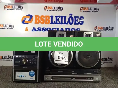 LOTE 044 - 01 MICRO SYSTEM COM 02 CAIXAS E 02 DVDS MARCA PHILIPS. (NO ESTADO) ATENÇÃO! FAZER A VISITAÇÃO ANTES DE ARREMATAR, NÃO SABEMOS SE FUNCIONA. LEILÃO NÃO TEM GARANTIA E NEM DEVOLUÇÃO, SUJEITO A POSSÍVEIS AVARIAS VISÍVEIS/OCULTAS E/OU AUSÊNCIA DE COMPONENTES.