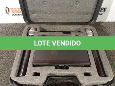 LOTE 085 - 01 MALETA COM 01 TRANSMISSOR E 02 MICROFONES SEM FIO. (NO ESTADO) ATENÇÃO! FAZER A VISITAÇÃO ANTES DE ARREMATAR, NÃO SABEMOS SE FUNCIONA. LEILÃO NÃO TEM GARANTIA E NEM DEVOLUÇÃO, SUJEITO A POSSÍVEIS AVARIAS VISÍVEIS/OCULTAS E/OU AUSÊNCIA DE COMPONENTES.
