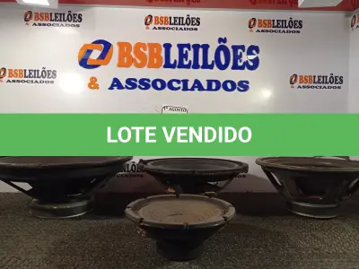 LOTE 087 - 04 ALTO FALANTES DIVERSOS. (NO ESTADO) ATENÇÃO! FAZER A VISITAÇÃO ANTES DE ARREMATAR, NÃO SABEMOS SE FUNCIONA. LEILÃO NÃO TEM GARANTIA E NEM DEVOLUÇÃO, SUJEITO A POSSÍVEIS AVARIAS VISÍVEIS/OCULTAS E/OU AUSÊNCIA DE COMPONENTES.