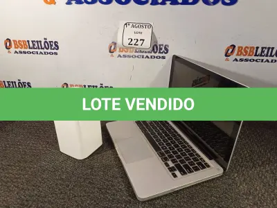 LOTE 227 - 01 MACBOOK E 01 ROTEADOR. (NO ESTADO) ATENÇÃO! FAZER A VISITAÇÃO ANTES DE ARREMATAR, NÃO SABEMOS SE FUNCIONA. LEILÃO NÃO TEM GARANTIA E NEM DEVOLUÇÃO, SUJEITO A POSSÍVEIS AVARIAS VISÍVEIS/OCULTAS E/OU AUSÊNCIA DE COMPONENTES.