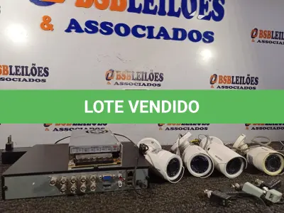 LOTE 012 - 01 DVR, 01 FONTE DE ALIMENTAÇÃO BIVOLT E 04 CÂMERAS. (NO ESTADO) ATENÇÃO! FAZER A VISITAÇÃO ANTES DE ARREMATAR, NÃO SABEMOS SE FUNCIONA. LEILÃO NÃO TEM GARANTIA E NEM DEVOLUÇÃO, SUJEITO A POSSÍVEIS AVARIAS VISÍVEIS/OCULTAS E/OU AUSÊNCIA DE COMPONENTES.