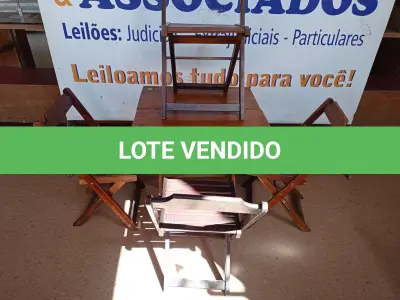 LOTE 060 - 01 MESA COM 04 CADEIRAS COM AVARIAS EM MADEIRA DOBRÁVEL. (NO ESTADO) ATENÇÃO! FAZER A VISITAÇÃO ANTES DE ARREMATAR, NÃO SABEMOS SE FUNCIONA. LEILÃO NÃO TEM GARANTIA E NEM DEVOLUÇÃO, SUJEITO A POSSÍVEIS AVARIAS VISÍVEIS/OCULTAS E/OU AUSÊNCIA DE COMPONENTES.