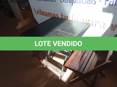 LOTE 220 - 01 MESA EM MADEIRA COM 02 CADEIRAS DOBRÁVEL COM AVARIAS. (NO ESTADO) ATENÇÃO! FAZER A VISITAÇÃO ANTES DE ARREMATAR, NÃO SABEMOS SE FUNCIONA. LEILÃO NÃO TEM GARANTIA E NEM DEVOLUÇÃO, SUJEITO A POSSÍVEIS AVARIAS VISÍVEIS/OCULTAS E/OU AUSÊNCIA DE COMPONENTES.