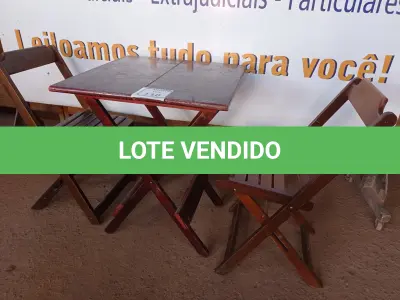 LOTE 110 - 01 MESA EM MADEIRA COM 02 CADEIRAS DOBRÁVEL COM AVARIAS. (NO ESTADO) ATENÇÃO! FAZER A VISITAÇÃO ANTES DE ARREMATAR, NÃO SABEMOS SE FUNCIONA. LEILÃO NÃO TEM GARANTIA E NEM DEVOLUÇÃO, SUJEITO A POSSÍVEIS AVARIAS VISÍVEIS/OCULTAS E/OU AUSÊNCIA DE COMPONENTES.
