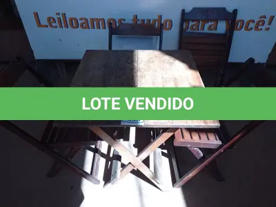 LOTE 050 - 01 MESA COM 04 CADEIRAS COM AVARIAS EM MADEIRA DOBRÁVEL. (NO ESTADO) ATENÇÃO! FAZER A VISITAÇÃO ANTES DE ARREMATAR, NÃO SABEMOS SE FUNCIONA. LEILÃO NÃO TEM GARANTIA E NEM DEVOLUÇÃO, SUJEITO A POSSÍVEIS AVARIAS VISÍVEIS/OCULTAS E/OU AUSÊNCIA DE COMPONENTES.