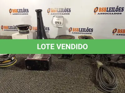 LOTE 093 - 01 CAIXA COM PEQUENOS AUTO-FALANTES, 05 APARELHOS CELULARES LG COM CARREGADOR. (NO ESTADO) ATENÇÃO! FAZER A VISITAÇÃO ANTES DE ARREMATAR, NÃO SABEMOS SE FUNCIONA. LEILÃO NÃO TEM GARANTIA E NEM DEVOLUÇÃO, SUJEITO A POSSÍVEIS AVARIAS VISÍVEIS/OCULTAS E/OU AUSÊNCIA DE COMPONENTES.