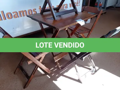 LOTE 060 - 01 MESA COM 04 CADEIRAS COM AVARIAS EM MADEIRA DOBRÁVEL. (NO ESTADO) ATENÇÃO! FAZER A VISITAÇÃO ANTES DE ARREMATAR, NÃO SABEMOS SE FUNCIONA. LEILÃO NÃO TEM GARANTIA E NEM DEVOLUÇÃO, SUJEITO A POSSÍVEIS AVARIAS VISÍVEIS/OCULTAS E/OU AUSÊNCIA DE COMPONENTES.