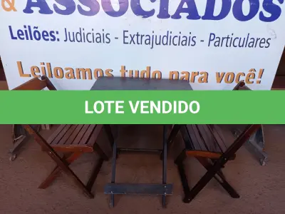 LOTE 200 - 01 MESA EM MADEIRA COM 02 CADEIRAS DOBRÁVEL COM AVARIAS. (NO ESTADO) ATENÇÃO! FAZER A VISITAÇÃO ANTES DE ARREMATAR, NÃO SABEMOS SE FUNCIONA. LEILÃO NÃO TEM GARANTIA E NEM DEVOLUÇÃO, SUJEITO A POSSÍVEIS AVARIAS VISÍVEIS/OCULTAS E/OU AUSÊNCIA DE COMPONENTES.