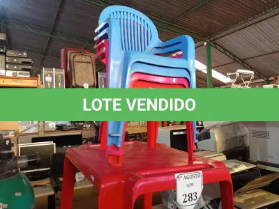 LOTE 283 - 01 MESA DE PLÁSTICO COM 04 CADEIRAS INFANTIL. (NO ESTADO) ATENÇÃO! FAZER A VISITAÇÃO ANTES DE ARREMATAR, NÃO SABEMOS SE FUNCIONA. LEILÃO NÃO TEM GARANTIA E NEM DEVOLUÇÃO, SUJEITO A POSSÍVEIS AVARIAS VISÍVEIS/OCULTAS E/OU AUSÊNCIA DE COMPONENTES.
