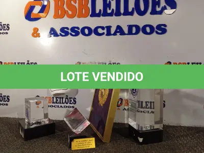 LOTE 254 - 01 LOTE COM UTENSÍLIOS PARA DECORAÇÃO. (NO ESTADO) ATENÇÃO! FAZER A VISITAÇÃO ANTES DE ARREMATAR, NÃO SABEMOS SE FUNCIONA. LEILÃO NÃO TEM GARANTIA E NEM DEVOLUÇÃO, SUJEITO A POSSÍVEIS AVARIAS VISÍVEIS/OCULTAS E/OU AUSÊNCIA DE COMPONENTES.