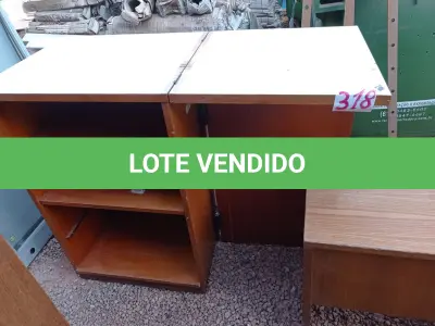 LOTE 318 - 01 BALCÃO E 01 MESINHA EM MADEIRA (NO ESTADO) ATENÇÃO! FAZER A VISITAÇÃO ANTES DE ARREMATAR, NÃO SABEMOS SE FUNCIONA. LEILÃO NÃO TEM GARANTIA E NEM DEVOLUÇÃO, SUJEITO A POSSÍVEIS AVARIAS VISÍVEIS/OCULTAS E/OU AUSÊNCIA DE COMPONENTES.