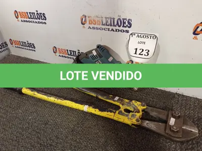 LOTE 123 - 01 FURADEIRA WESCA E 01 TESOURA PARA CORTE DE VERGALHÃO. (NO ESTADO) ATENÇÃO! FAZER A VISITAÇÃO ANTES DE ARREMATAR, NÃO SABEMOS SE FUNCIONA. LEILÃO NÃO TEM GARANTIA E NEM DEVOLUÇÃO, SUJEITO A POSSÍVEIS AVARIAS VISÍVEIS/OCULTAS E/OU AUSÊNCIA DE COMPONENTES.
