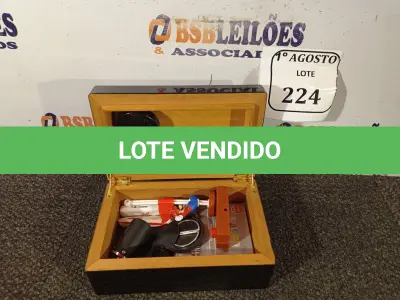 LOTE 224 - 01 CAIXA UMIDIFICADORA PARA CHARUTOS, COM TESOURA, 01 TRANSMISSOR PARA RELÓGIO DE MERGULHO, 01 JOGO DE VELAS PARA MOTOR 3 CILINDROS, 02 MODENS USV E 01 BONECO DO MÁRIO. (NO ESTADO) ATENÇÃO! FAZER A VISITAÇÃO ANTES DE ARREMATAR, NÃO SABEMOS SE FUNCIONA. LEILÃO NÃO TEM GARANTIA E NEM DEVOLUÇÃO, SUJEITO A POSSÍVEIS AVARIAS VISÍVEIS/OCULTAS E/OU AUSÊNCIA DE COMPONENTES.