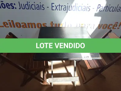 LOTE 220 - 01 MESA EM MADEIRA COM 02 CADEIRAS DOBRÁVEL COM AVARIAS. (NO ESTADO) ATENÇÃO! FAZER A VISITAÇÃO ANTES DE ARREMATAR, NÃO SABEMOS SE FUNCIONA. LEILÃO NÃO TEM GARANTIA E NEM DEVOLUÇÃO, SUJEITO A POSSÍVEIS AVARIAS VISÍVEIS/OCULTAS E/OU AUSÊNCIA DE COMPONENTES.