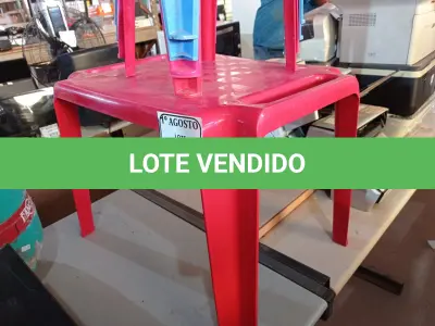 LOTE 283 - 01 MESA DE PLÁSTICO COM 04 CADEIRAS INFANTIL. (NO ESTADO) ATENÇÃO! FAZER A VISITAÇÃO ANTES DE ARREMATAR, NÃO SABEMOS SE FUNCIONA. LEILÃO NÃO TEM GARANTIA E NEM DEVOLUÇÃO, SUJEITO A POSSÍVEIS AVARIAS VISÍVEIS/OCULTAS E/OU AUSÊNCIA DE COMPONENTES.