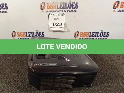 LOTE 023 - 01 PROJETOR EPSON. (NO ESTADO) ATENÇÃO! FAZER A VISITAÇÃO ANTES DE ARREMATAR, NÃO SABEMOS SE FUNCIONA. LEILÃO NÃO TEM GARANTIA E NEM DEVOLUÇÃO, SUJEITO A POSSÍVEIS AVARIAS VISÍVEIS/OCULTAS E/OU AUSÊNCIA DE COMPONENTES.