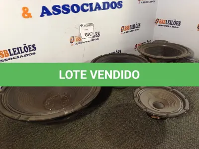 LOTE 087 - 04 ALTO FALANTES DIVERSOS. (NO ESTADO) ATENÇÃO! FAZER A VISITAÇÃO ANTES DE ARREMATAR, NÃO SABEMOS SE FUNCIONA. LEILÃO NÃO TEM GARANTIA E NEM DEVOLUÇÃO, SUJEITO A POSSÍVEIS AVARIAS VISÍVEIS/OCULTAS E/OU AUSÊNCIA DE COMPONENTES.
