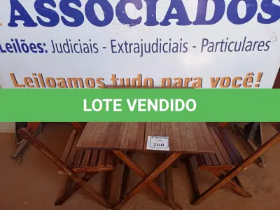 LOTE 260 - 01 MESA COM 02 CADEIRAS EM MADEIRA. (NO ESTADO) ATENÇÃO! FAZER A VISITAÇÃO ANTES DE ARREMATAR, NÃO SABEMOS SE FUNCIONA. LEILÃO NÃO TEM GARANTIA E NEM DEVOLUÇÃO, SUJEITO A POSSÍVEIS AVARIAS VISÍVEIS/OCULTAS E/OU AUSÊNCIA DE COMPONENTES.