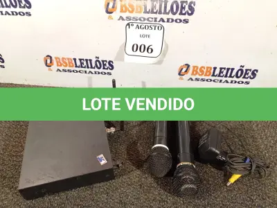 LOTE 006 - 01 RECEIVER COM FONTE E 02 MICROFONES. (NO ESTADO) ATENÇÃO! FAZER A VISITAÇÃO ANTES DE ARREMATAR, NÃO SABEMOS SE FUNCIONA. LEILÃO NÃO TEM GARANTIA E NEM DEVOLUÇÃO, SUJEITO A POSSÍVEIS AVARIAS VISÍVEIS/OCULTAS E/OU AUSÊNCIA DE COMPONENTES.