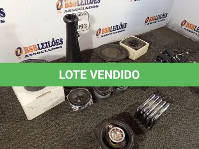 LOTE 093 - 01 CAIXA COM PEQUENOS AUTO-FALANTES, 05 APARELHOS CELULARES LG COM CARREGADOR. (NO ESTADO) ATENÇÃO! FAZER A VISITAÇÃO ANTES DE ARREMATAR, NÃO SABEMOS SE FUNCIONA. LEILÃO NÃO TEM GARANTIA E NEM DEVOLUÇÃO, SUJEITO A POSSÍVEIS AVARIAS VISÍVEIS/OCULTAS E/OU AUSÊNCIA DE COMPONENTES.