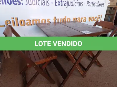 LOTE 210 - 01 MESA EM MADEIRA COM 02 CADEIRAS DOBRÁVEL COM AVARIAS. (NO ESTADO) ATENÇÃO! FAZER A VISITAÇÃO ANTES DE ARREMATAR, NÃO SABEMOS SE FUNCIONA. LEILÃO NÃO TEM GARANTIA E NEM DEVOLUÇÃO, SUJEITO A POSSÍVEIS AVARIAS VISÍVEIS/OCULTAS E/OU AUSÊNCIA DE COMPONENTES.