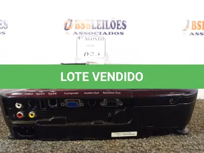 LOTE 023 - 01 PROJETOR EPSON. (NO ESTADO) ATENÇÃO! FAZER A VISITAÇÃO ANTES DE ARREMATAR, NÃO SABEMOS SE FUNCIONA. LEILÃO NÃO TEM GARANTIA E NEM DEVOLUÇÃO, SUJEITO A POSSÍVEIS AVARIAS VISÍVEIS/OCULTAS E/OU AUSÊNCIA DE COMPONENTES.