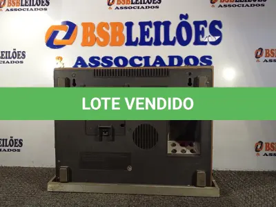 LOTE 059 - 01 TOCA FITAS ROYAL DE LUXE C UHER. (NO ESTADO) ATENÇÃO! FAZER A VISITAÇÃO ANTES DE ARREMATAR, NÃO SABEMOS SE FUNCIONA. LEILÃO NÃO TEM GARANTIA E NEM DEVOLUÇÃO, SUJEITO A POSSÍVEIS AVARIAS VISÍVEIS/OCULTAS E/OU AUSÊNCIA DE COMPONENTES.