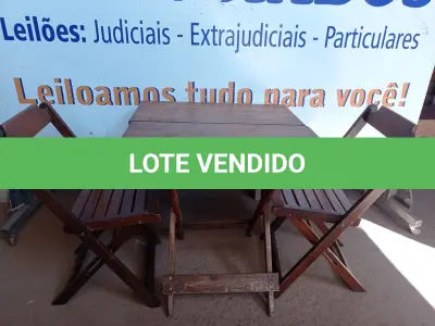 LOTE 240 - 01 MESA COM 02 CADEIRAS EM MADEIRA. (NO ESTADO) ATENÇÃO! FAZER A VISITAÇÃO ANTES DE ARREMATAR, NÃO SABEMOS SE FUNCIONA. LEILÃO NÃO TEM GARANTIA E NEM DEVOLUÇÃO, SUJEITO A POSSÍVEIS AVARIAS VISÍVEIS/OCULTAS E/OU AUSÊNCIA DE COMPONENTES.