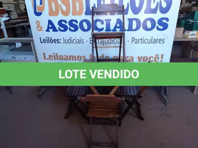 LOTE 270 - 01 MESA COM 04 CADEIRAS COM AVARIAS EM MADEIRA DOBRÁVEL. (NO ESTADO) ATENÇÃO! FAZER A VISITAÇÃO ANTES DE ARREMATAR, NÃO SABEMOS SE FUNCIONA. LEILÃO NÃO TEM GARANTIA E NEM DEVOLUÇÃO, SUJEITO A POSSÍVEIS AVARIAS VISÍVEIS/OCULTAS E/OU AUSÊNCIA DE COMPONENTES.