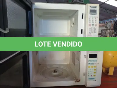 LOTE 121 - 02 MICRO-ONDAS SEM PRATOS (NO ESTADO) ATENÇÃO! FAZER A VISITAÇÃO ANTES DE ARREMATAR, NÃO SABEMOS SE FUNCIONA. LEILÃO NÃO TEM GARANTIA E NEM DEVOLUÇÃO, SUJEITO A POSSÍVEIS AVARIAS VISÍVEIS/OCULTAS E/OU AUSÊNCIA DE COMPONENTES.