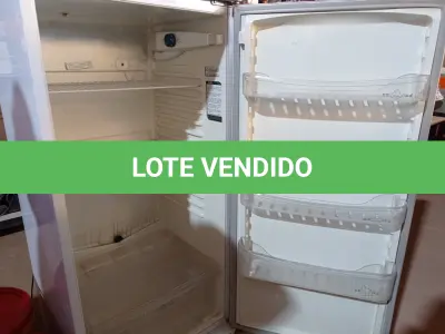 LOTE 266 - 01 GELADEIRA 337L MARCA DAKO 220V. (NO ESTADO) ATENÇÃO! FAZER A VISITAÇÃO ANTES DE ARREMATAR, NÃO SABEMOS SE FUNCIONA. LEILÃO NÃO TEM GARANTIA E NEM DEVOLUÇÃO, SUJEITO A POSSÍVEIS AVARIAS VISÍVEIS/OCULTAS E/OU AUSÊNCIA DE COMPONENTES.