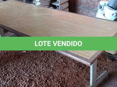 LOTE 314 - 01 MESA COM BASE EM FERRO E TAMPO EM MADEIRA. (NO ESTADO) ATENÇÃO! FAZER A VISITAÇÃO ANTES DE ARREMATAR, NÃO SABEMOS SE FUNCIONA. LEILÃO NÃO TEM GARANTIA E NEM DEVOLUÇÃO, SUJEITO A POSSÍVEIS AVARIAS VISÍVEIS/OCULTAS E/OU AUSÊNCIA DE COMPONENTES.