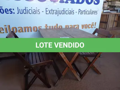 LOTE 390 - 01 MESA COM 04 CADEIRAS COM AVARIAS EM MADEIRA DOBRÁVEL. (NO ESTADO) ATENÇÃO! FAZER A VISITAÇÃO ANTES DE ARREMATAR, NÃO SABEMOS SE FUNCIONA. LEILÃO NÃO TEM GARANTIA E NEM DEVOLUÇÃO, SUJEITO A POSSÍVEIS AVARIAS VISÍVEIS/OCULTAS E/OU AUSÊNCIA DE COMPONENTES.